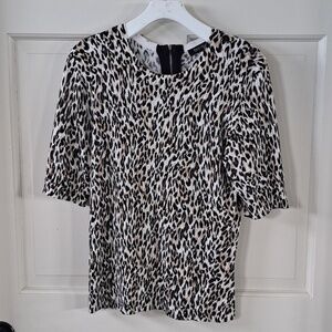 White House Black Market Animal Leopard Print Knit Comfy Short Sleeve Sweater